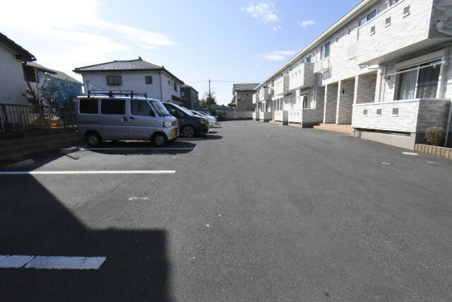 ��ʌ��k�����S�ɓޒ������Q���ڂ̃A�p�[�g�̒��ԏ�