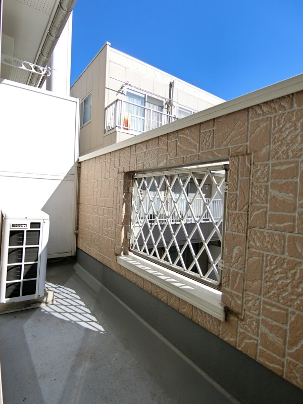 ��ʌ��������܎s�����擌��{�U���ڂ̃A�p�[�g�̃o���R�j�[