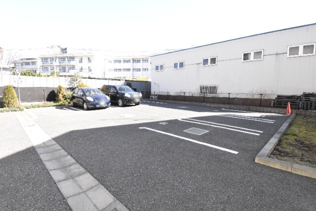 ��ʌ��������܎s���撆���Q���ڂ̃A�p�[�g�̒��ԏ�