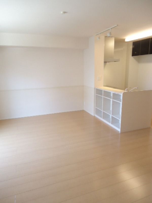 ��ʌ��������܎s�Y�a��؍�S���ڂ̃A�p�[�g�̋��ԁE���r���O