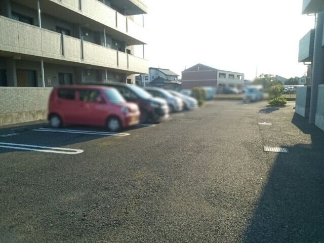 ��ʌ�����s����R���ڂ̃}���V�����̒��ԏ�