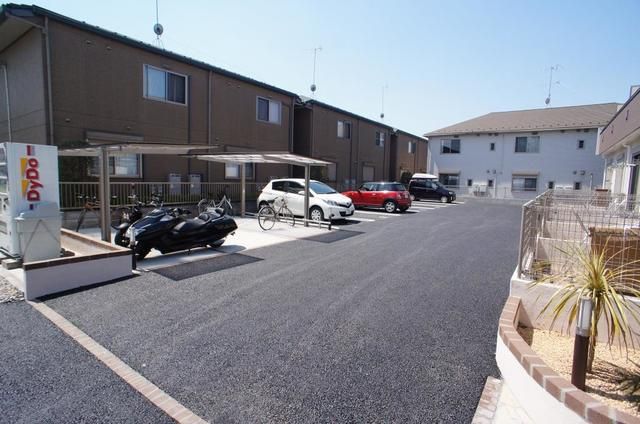 ��ʌ�����s�厚�ΐ_�̃A�p�[�g�̒��ԏ�