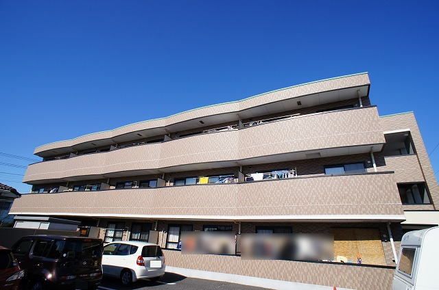 ��ʌ������s���S����13-6�̃}���V�����̌����O��