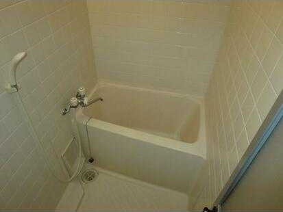 ��ʌ��������܎s�Y�a���؍�Q���ڂ̃A�p�[�g�̃o�X