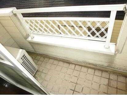 ��ʌ��������܎s�Y�a���؍�Q���ڂ̃A�p�[�g�̃o���R�j�[