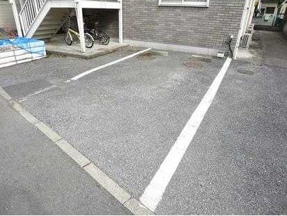 ��ʌ��������܎s�Y�a���؍�Q���ڂ̃A�p�[�g�̒��ԏ�