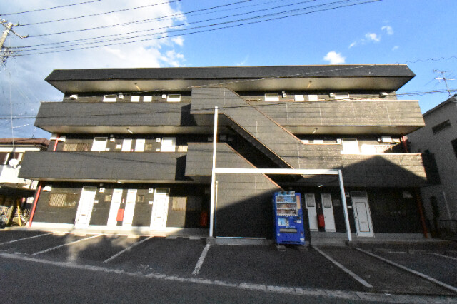 ��ʌ��@�c�s�֎R�Q���ڂ̃}���V�����̃G���g�����X