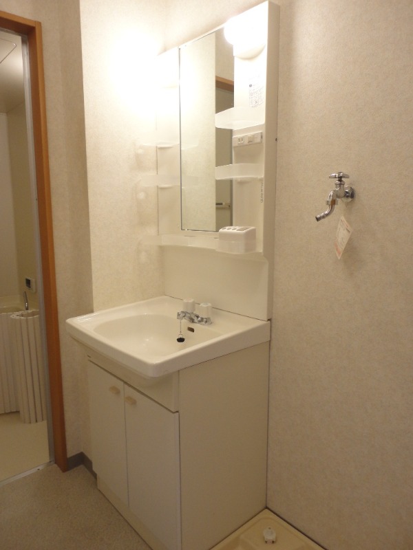 ��ʌ��k�����S�ɓޒ��w���S���ڂ̃A�p�[�g�̐��ʏ�