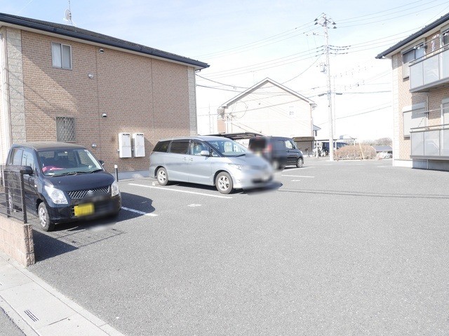 ��ʌ��k�����S�ɓޒ��w���S���ڂ̃A�p�[�g�̒��ԏ�