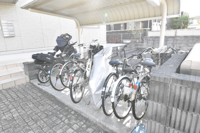 ��ʌ��������܎s��{��听���Q���ڂ̃A�p�[�g�̂��̑�