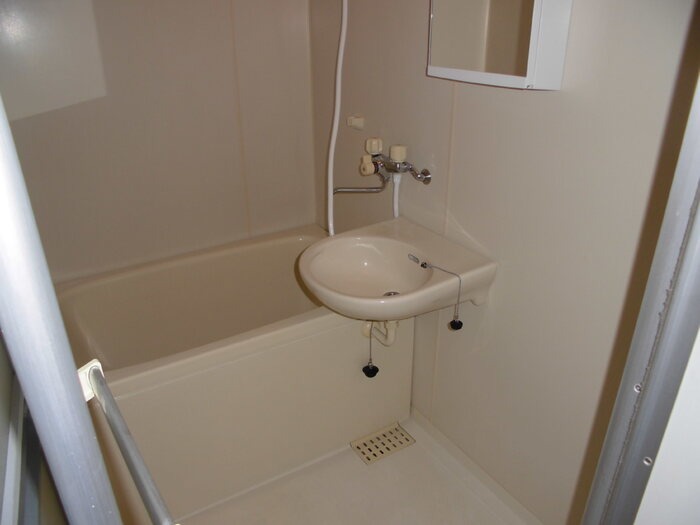 ��ʌ��������܎s����厚���m��̃A�p�[�g�̐��ʏ�