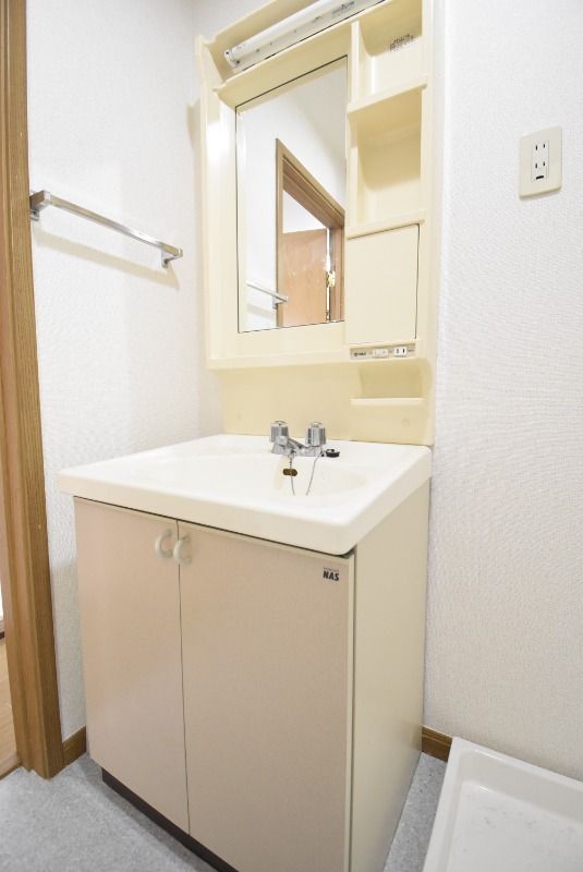 ��ʌ��������܎s����厚���m��̃A�p�[�g�̐��ʏ�