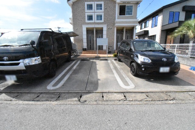 ��ʌ��@�c�s���V�h�U���ڂ̃A�p�[�g�̒��ԏ�