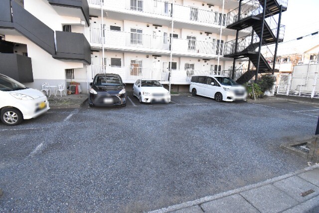 ��ʌ��z�J�s�k�z�J�Q���ڂ̃}���V�����̒��ԏ�