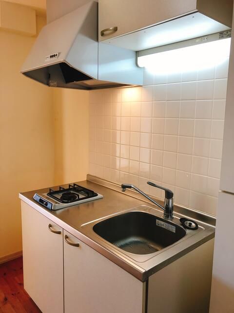 ��ʌ�����s�˒˓��R���ڂ̃A�p�[�g�̃L�b�`��