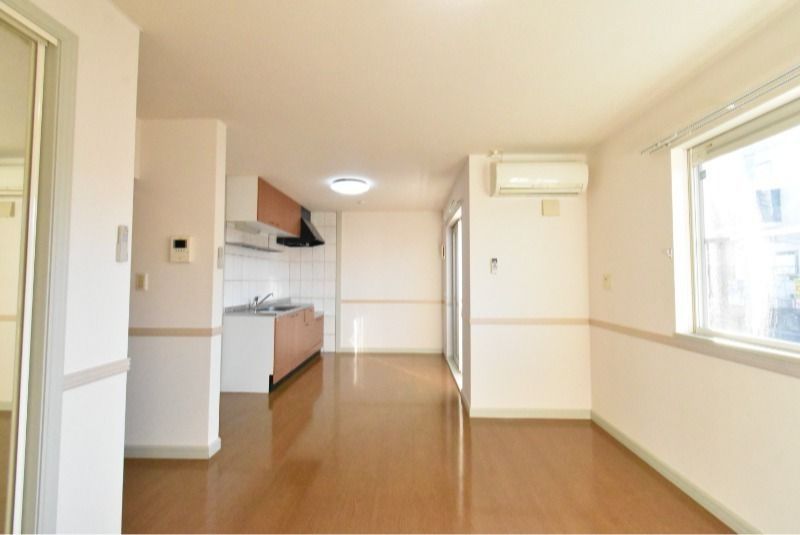 ��ʌ�����s�厚�ΐ_�̃A�p�[�g�̋��ԁE���r���O