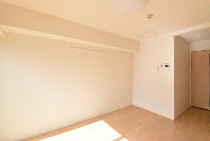 ��ʌ�����s������U���ڂ̃A�p�[�g�̋����E���r���O