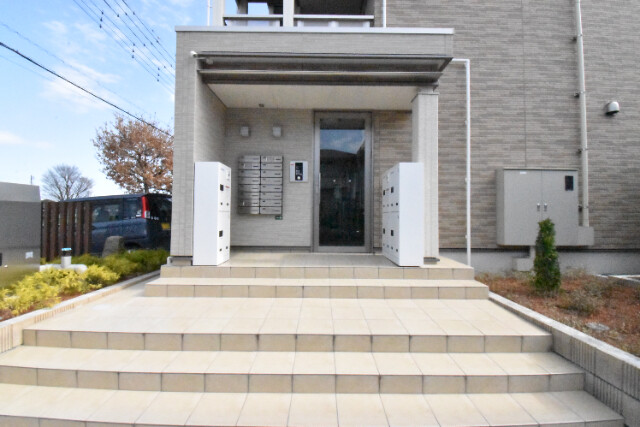 ��ʌ�����s������U���ڂ̃A�p�[�g�̃G���g�����X