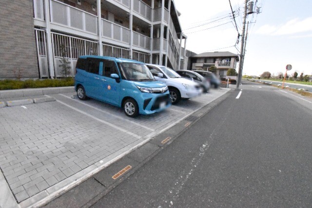 ��ʌ�����s������U���ڂ̃A�p�[�g�̒��ԏ�