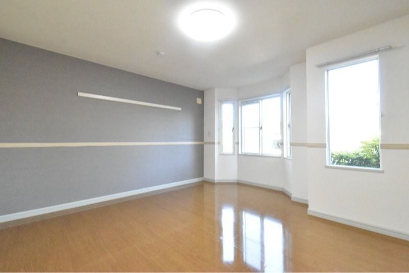 ��ʌ�����s�厚�ΐ_�̃A�p�[�g�̂��̑������E�X�y�[�X