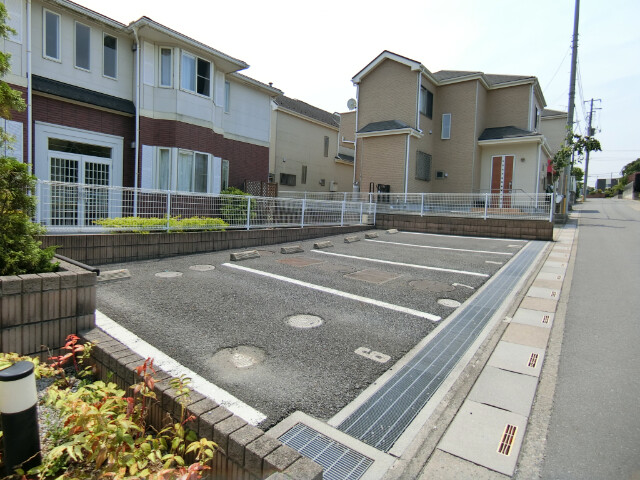 ��ʌ�����s�厚�ΐ_�̃A�p�[�g�̒��ԏ�