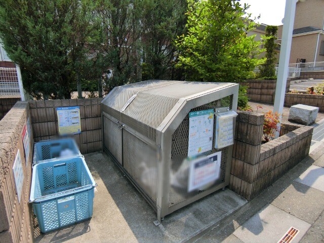 ��ʌ�����s�厚�ΐ_�̃A�p�[�g�̂��̑�