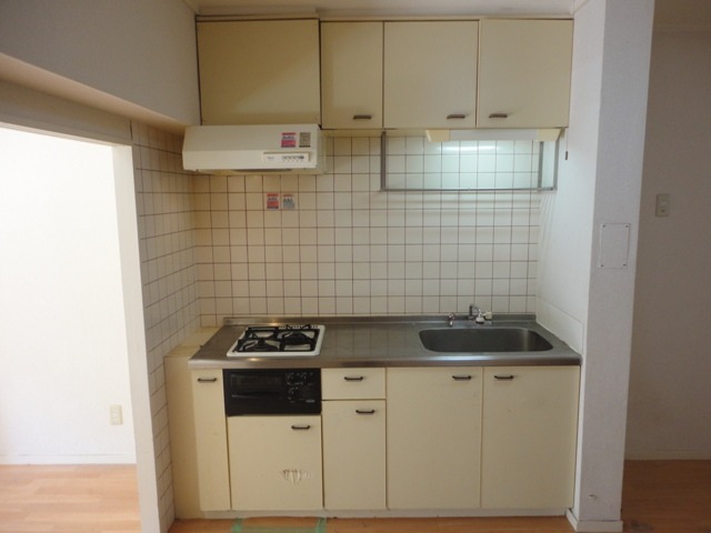 ��ʌ��������܎s�k����i���Q���ڂ̃}���V�����̃L�b�`��