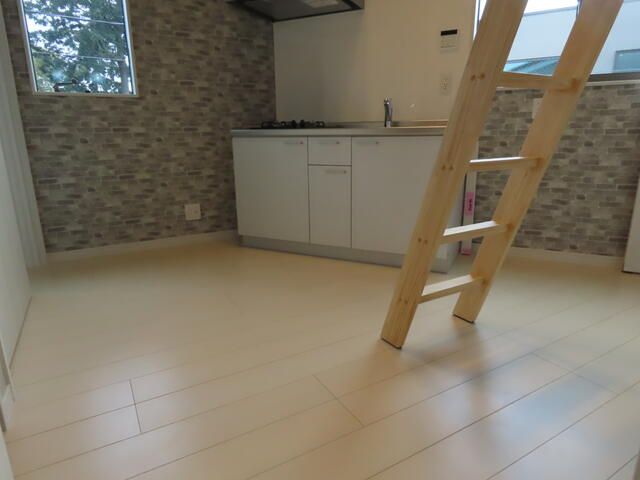 ��ʌ��������܎s������{�����Q���ڂ̃A�p�[�g�̋��ԁE���r���O