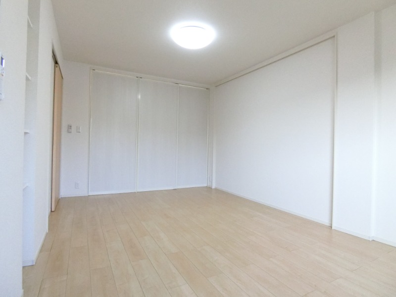 ��ʌ������s���P���ڂ̃A�p�[�g�̋����E���r���O