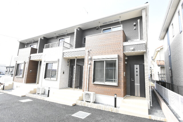 ��ʌ������s���P���ڂ̃A�p�[�g�̃G���g�����X