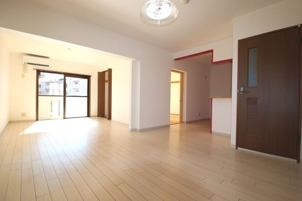 ��ʌ�����s�k����Q���ڂ̃}���V�����̋��ԁE���r���O