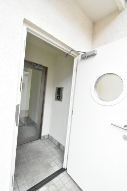 ��ʌ�����s���ԂR���ڂ̃A�p�[�g�̃G���g�����X