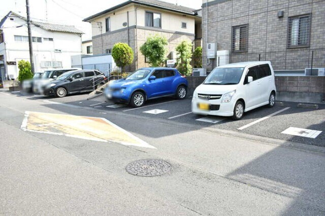 ��ʌ�����s�t���P���ڂ̃A�p�[�g�̒��ԏ�