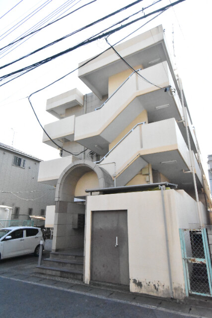 ��ʌ��z�J�s�ԎR���Q����200-1�̃}���V�����̌����O��