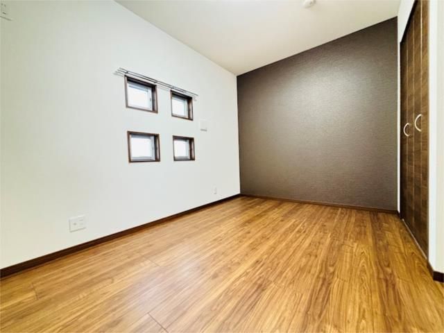 ��ʌ�����s�厚�ΐ_�̃A�p�[�g�̂��̑������E�X�y�[�X