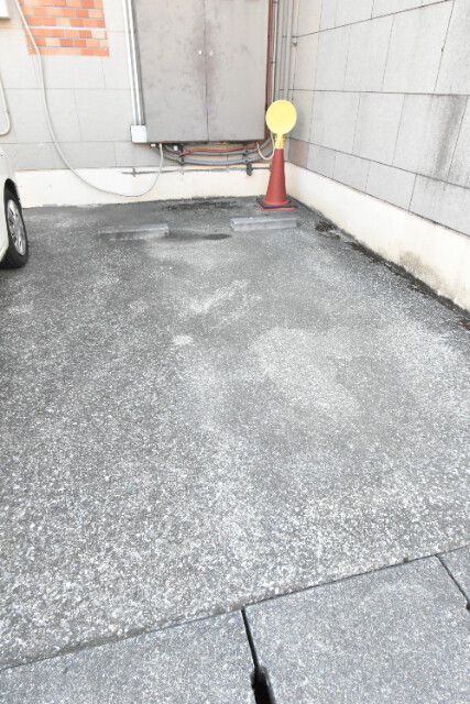 ��ʌ��z�J�s�ԎR���Q���ڂ̃}���V�����̒��ԏ�