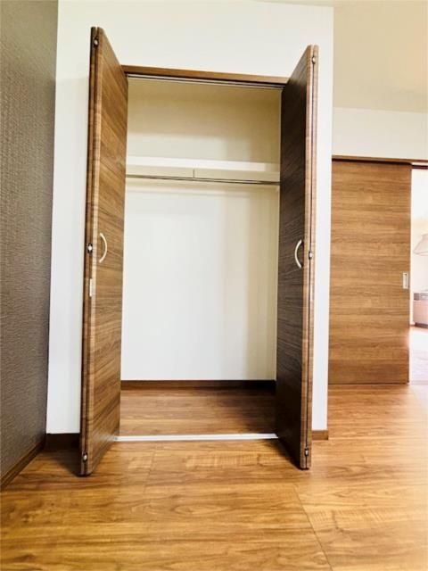 ��ʌ�����s�厚�ΐ_�̃A�p�[�g�̎��[