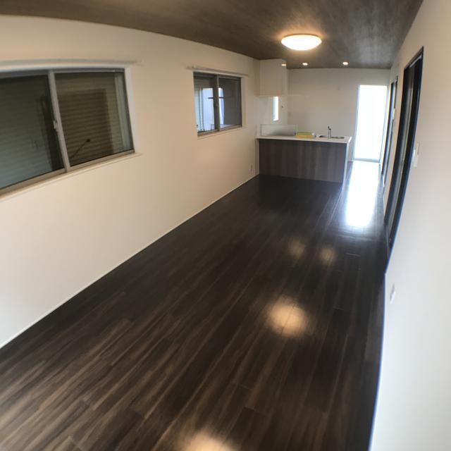 ��ʌ��������܎s�΋�����R���ڂ̃e���X�n�E�X�̋��ԁE���r���O