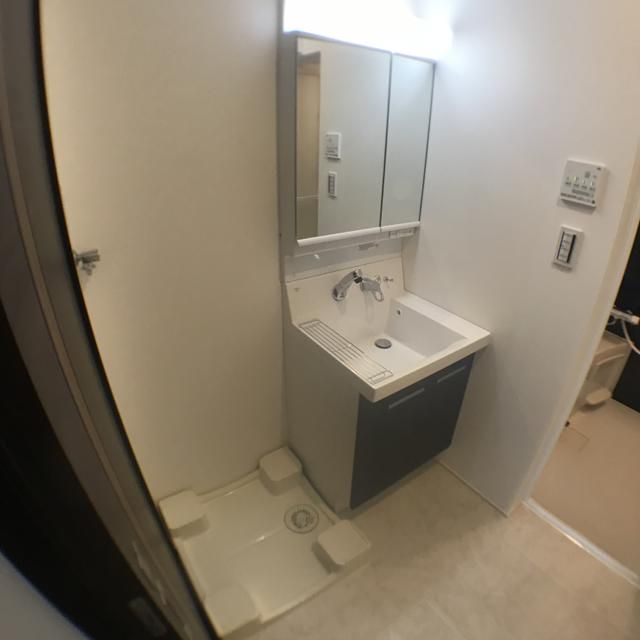 ��ʌ��������܎s�΋�����R���ڂ̃e���X�n�E�X�̐��ʏ�