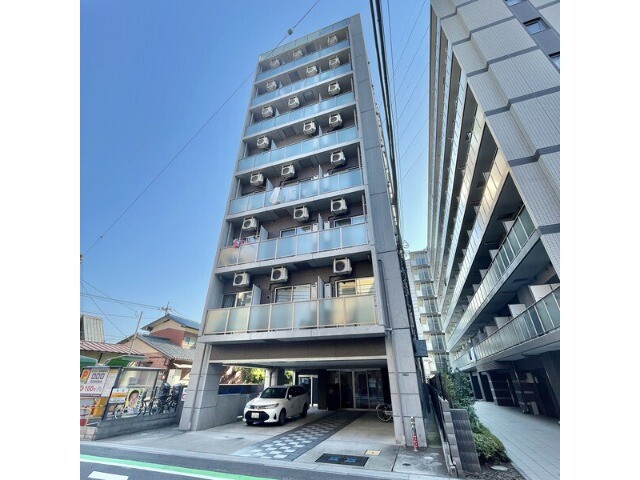 ��ʌ������s�h���Q���ڂ̃}���V�����̒��ԏ�