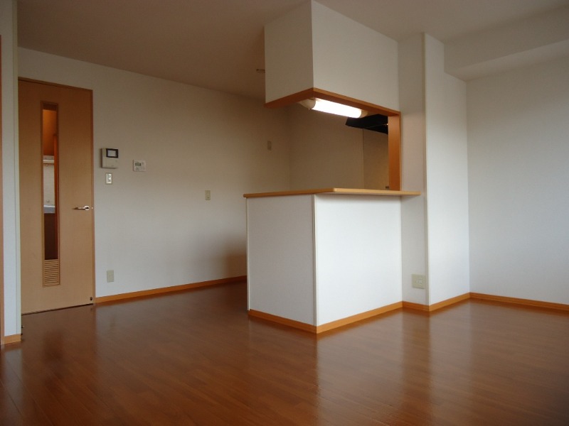 ��ʌ�����s�㕽�����P���ڂ̃A�p�[�g�̋��ԁE���r���O