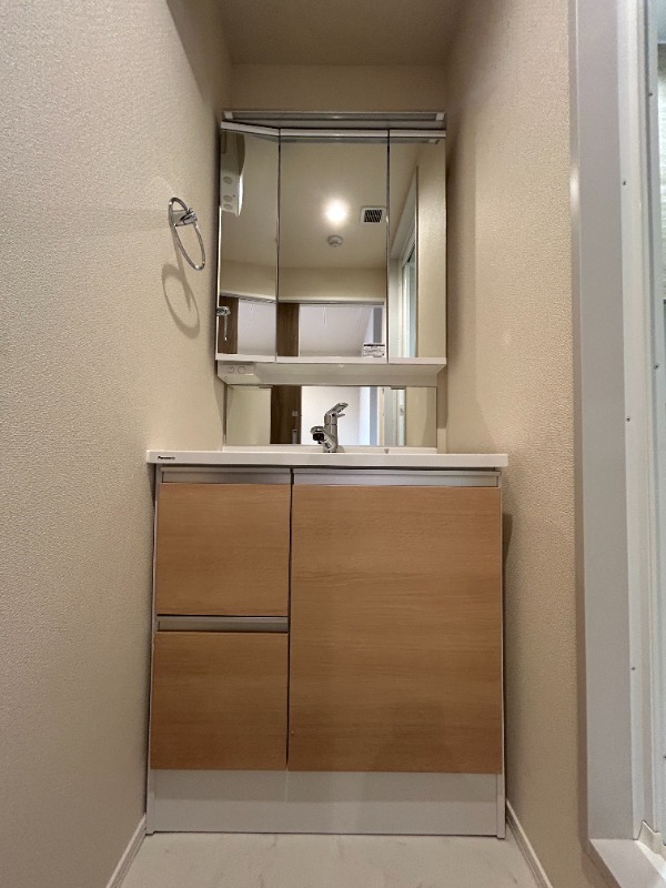 ��ʌ��������܎s��{��{���R���ڂ̃}���V�����̐��ʏ�