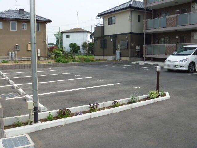 ��ʌ�����s�厚����̃}���V�����̒��ԏ�