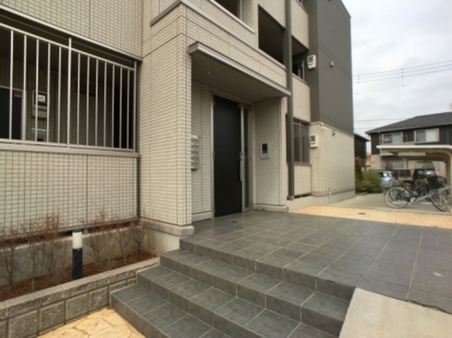 ��ʌ�����s�㕽�����Q���ڂ̃A�p�[�g�̃G���g�����X