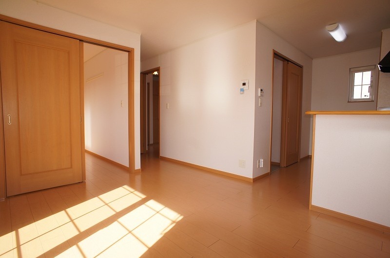 ��ʌ�����s�厚�ΐ_�̃A�p�[�g�̋��ԁE���r���O