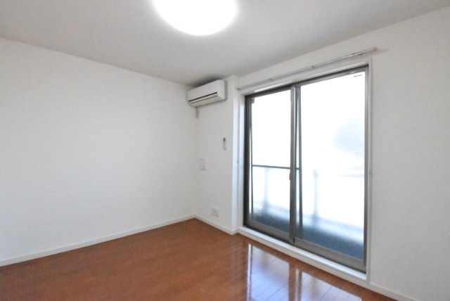 ��ʌ��z�J�s�ԎR���P���ڂ̃A�p�[�g�̋��ԁE���r���O