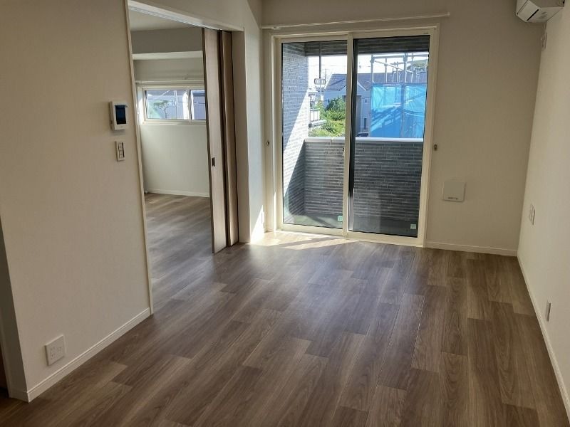 ��ʌ��������܎s�����攪���q�Q���ڂ̃A�p�[�g�̋��ԁE���r���O