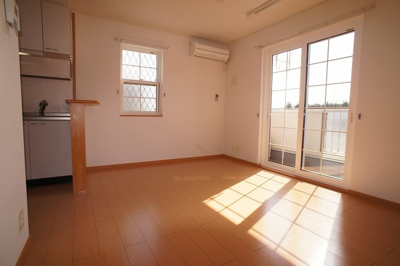 ��ʌ�����s�厚�ΐ_�̃A�p�[�g�̋����E���r���O