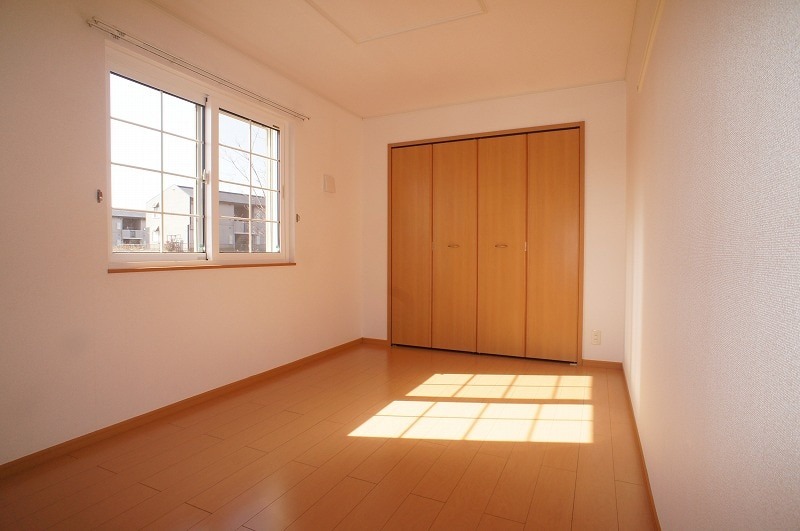 ��ʌ�����s�厚�ΐ_�̃A�p�[�g�̂��̑������E�X�y�[�X