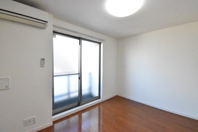 ��ʌ��z�J�s�ԎR���P���ڂ̃A�p�[�g�̋����E���r���O